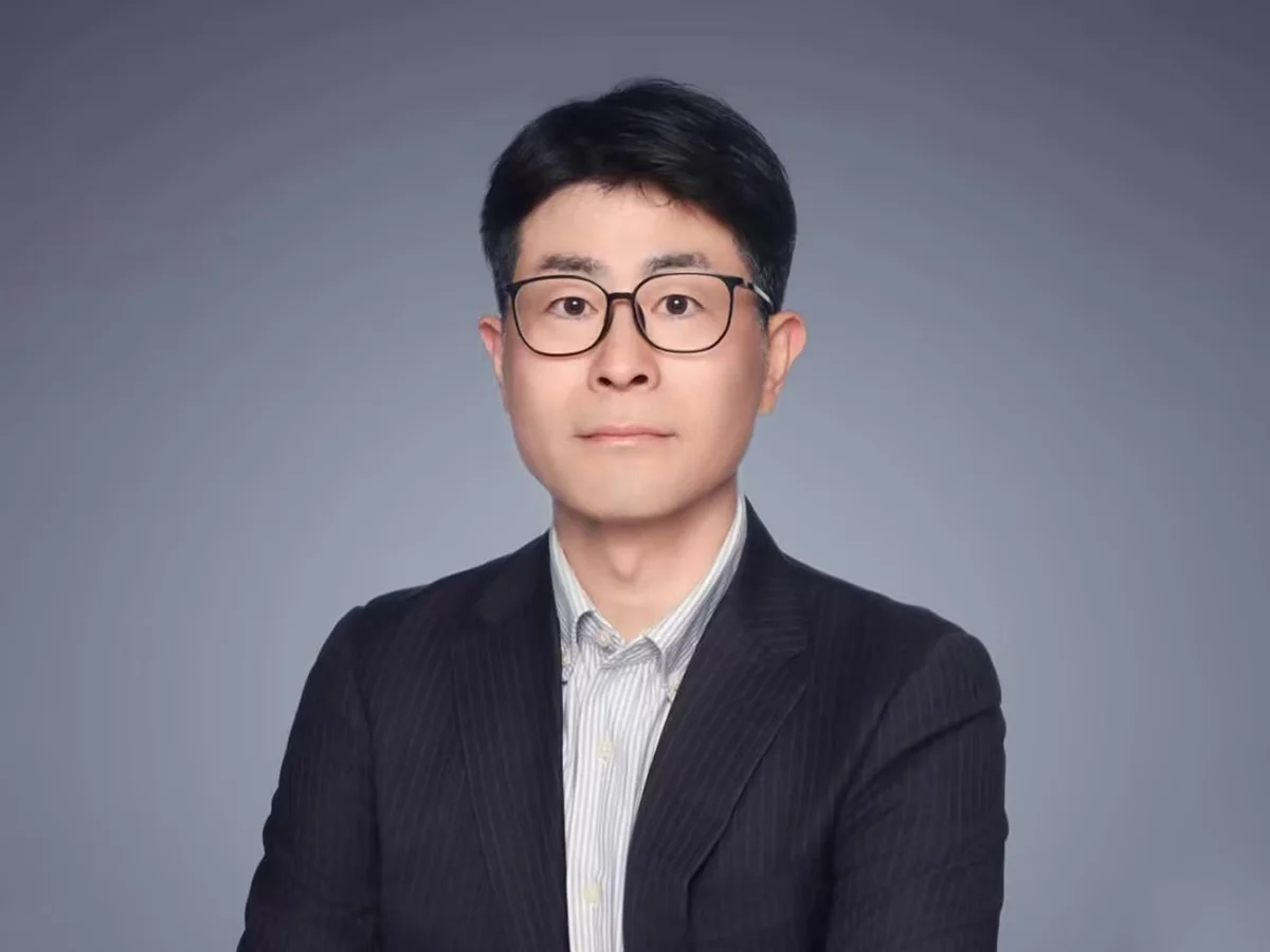 小山 文平 氏